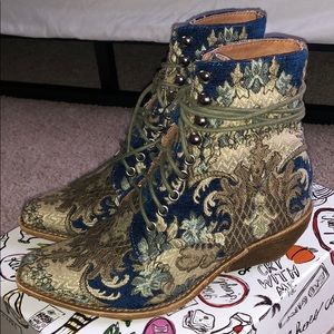 Jeffrey Campbell Boot